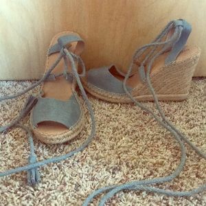 Women’s open toed wedge